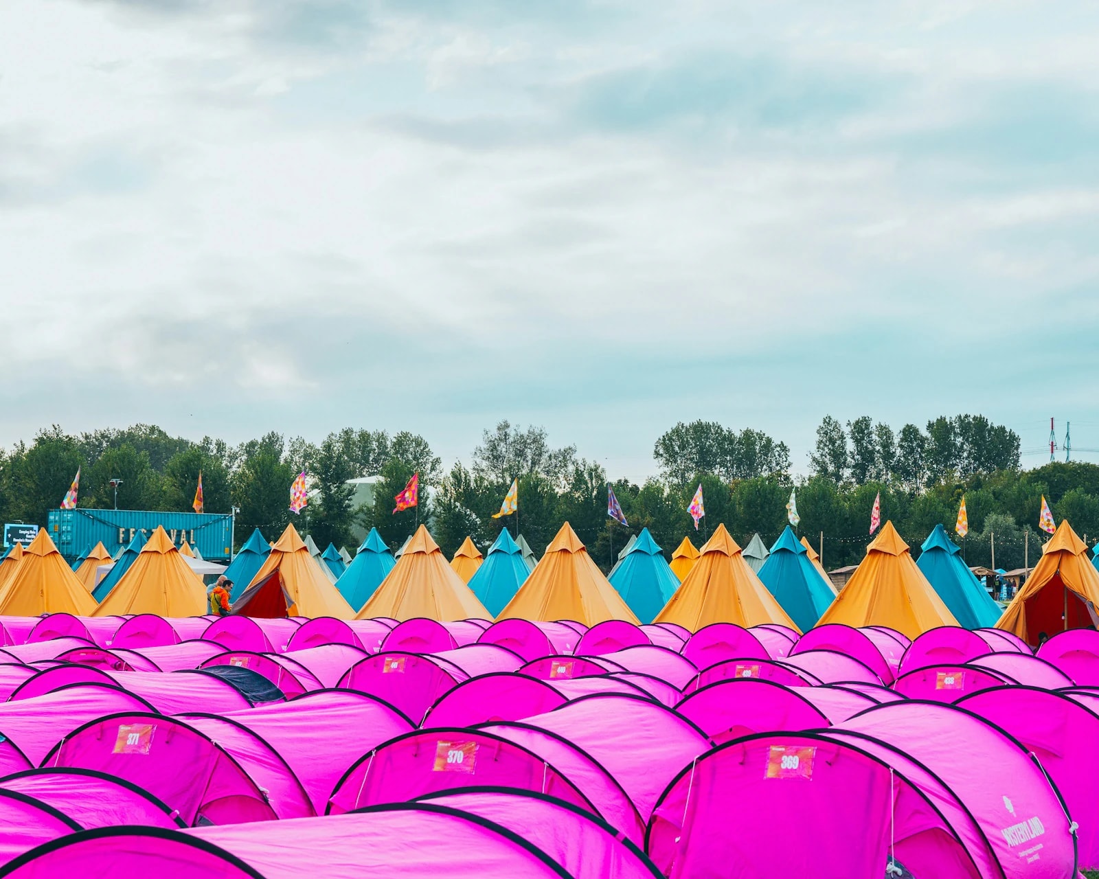 Corturi la un festival